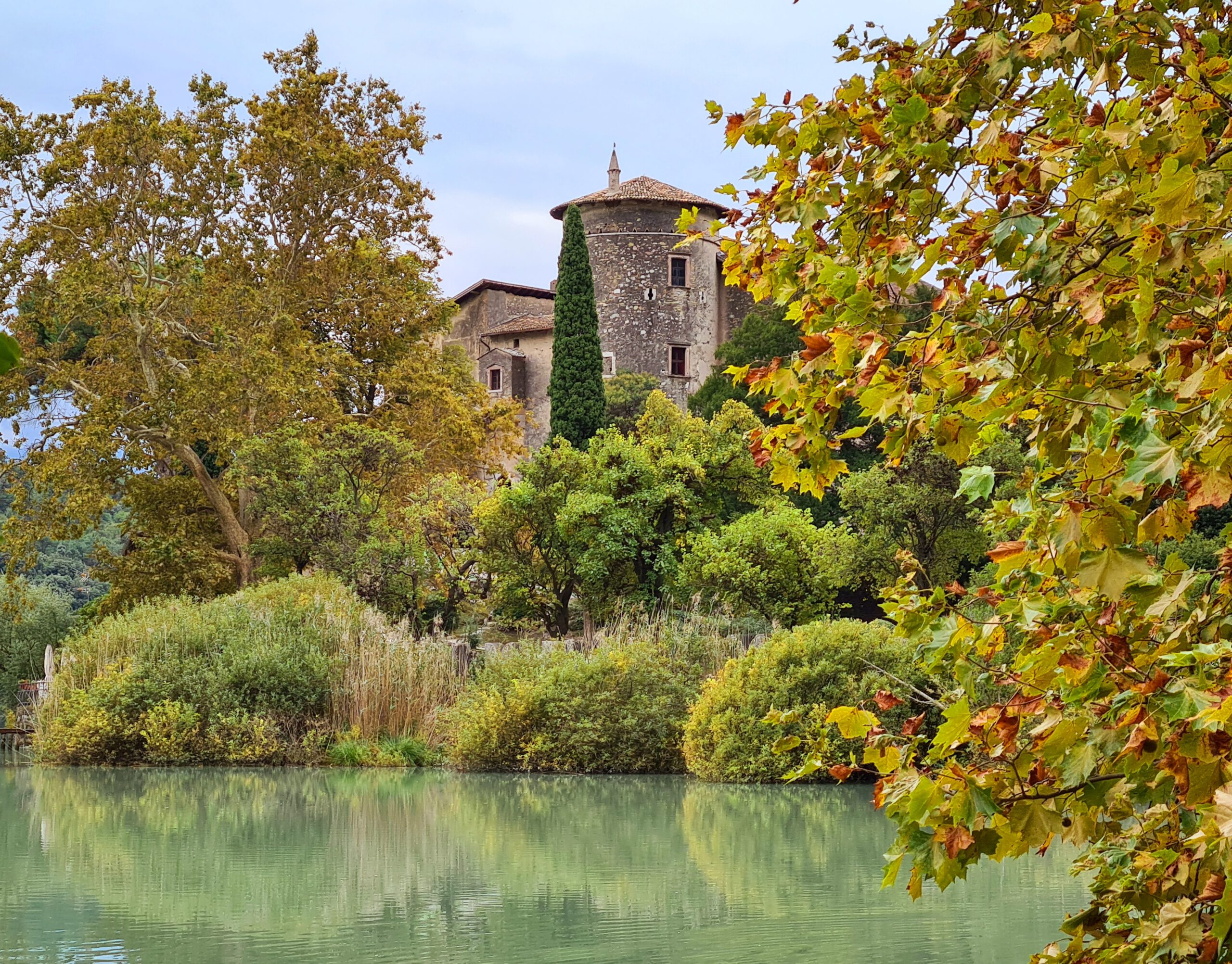 Castel Toblino am gleichnamigen See.