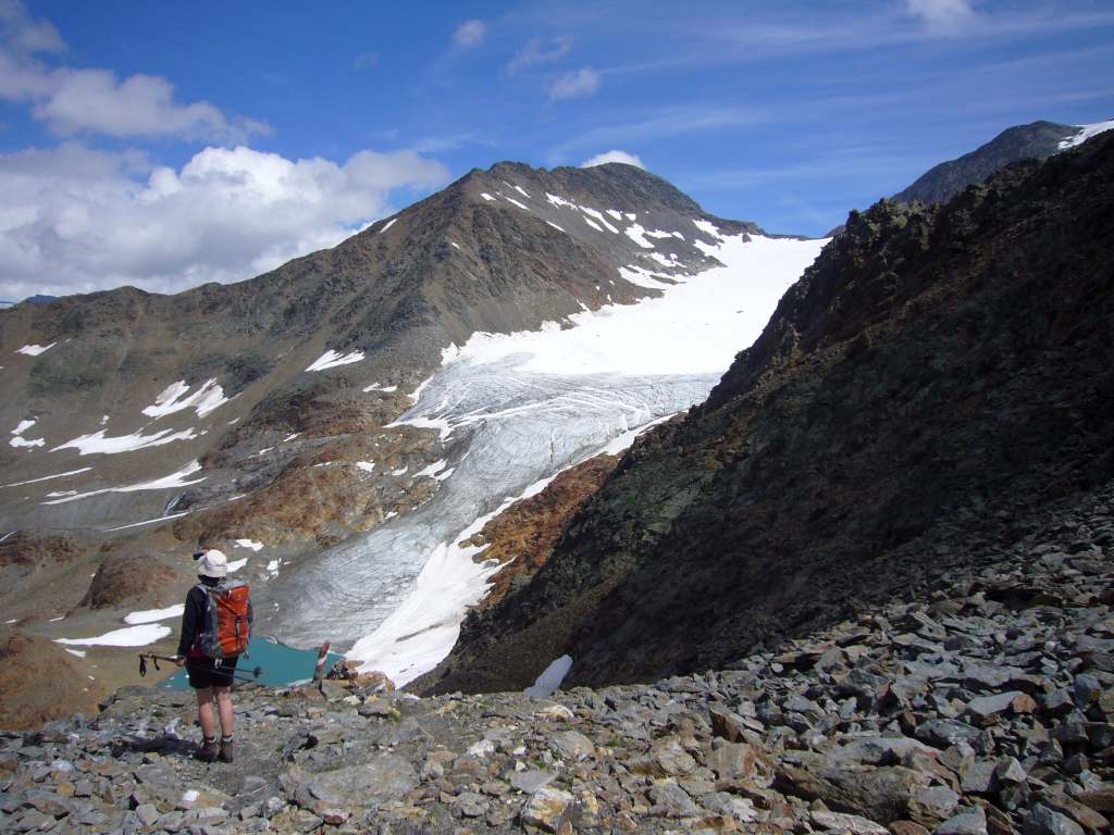 Auf der Wanderung Söldens stille Seite erlebt man hochalpine Landschaften mit Gletschern und Bergseen